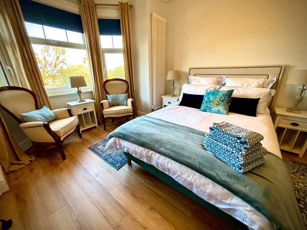 Hotel 5 Guests - 2 Bedrooms - Free Parking - 1Min Beach