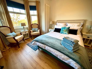 Hotel 5 Guests - 2 Bedrooms - Free Parking - 1Min Beach cazare Llandudno