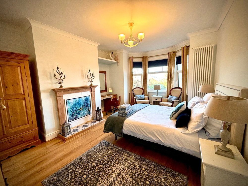 5 Guests - 2 Bedrooms - Free Parking - 1Min Beach
