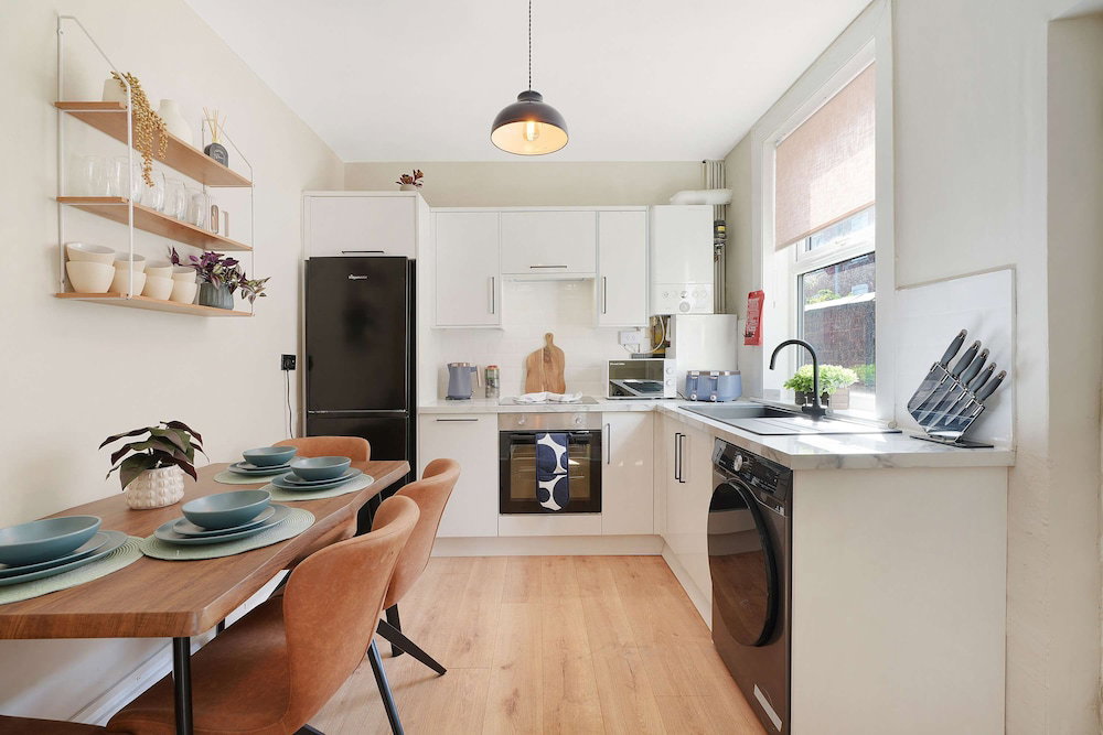 Stylish 4Br Doncaster Sleeps 8 By Stay With Us