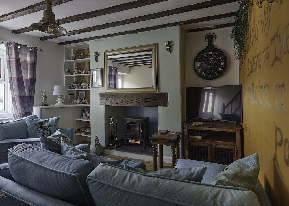Hotel Violets Wonderland Cottage