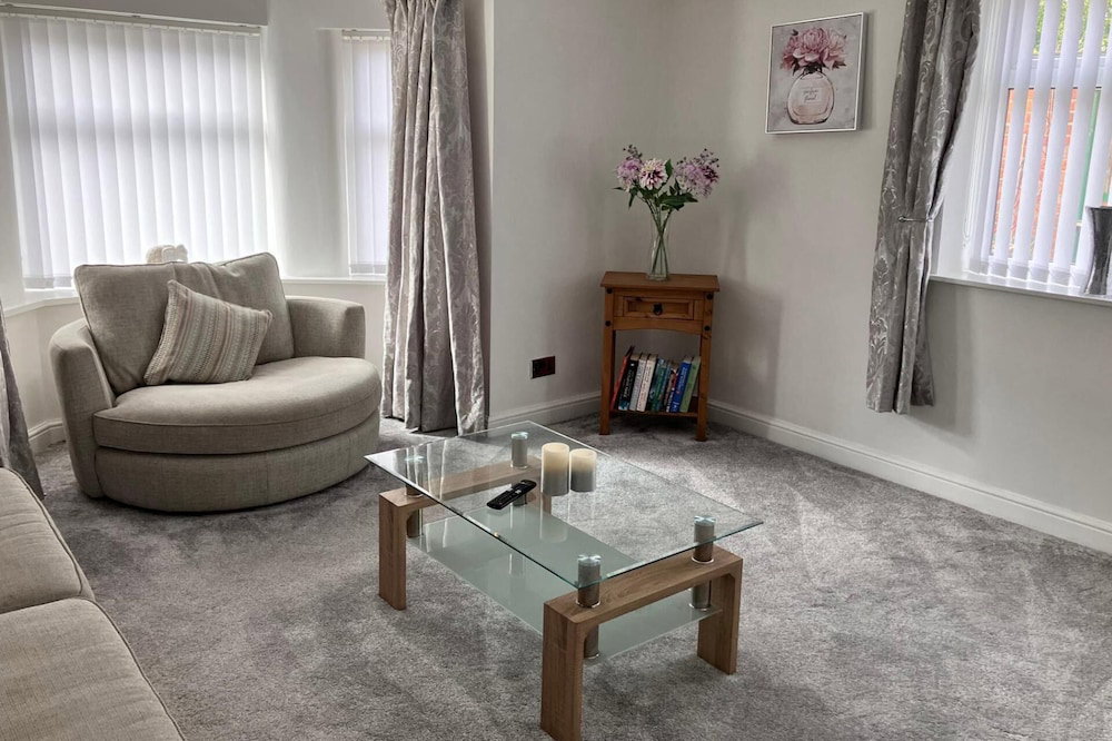 Hotel Beach House Apartment, Sleeps 4 With Patio
