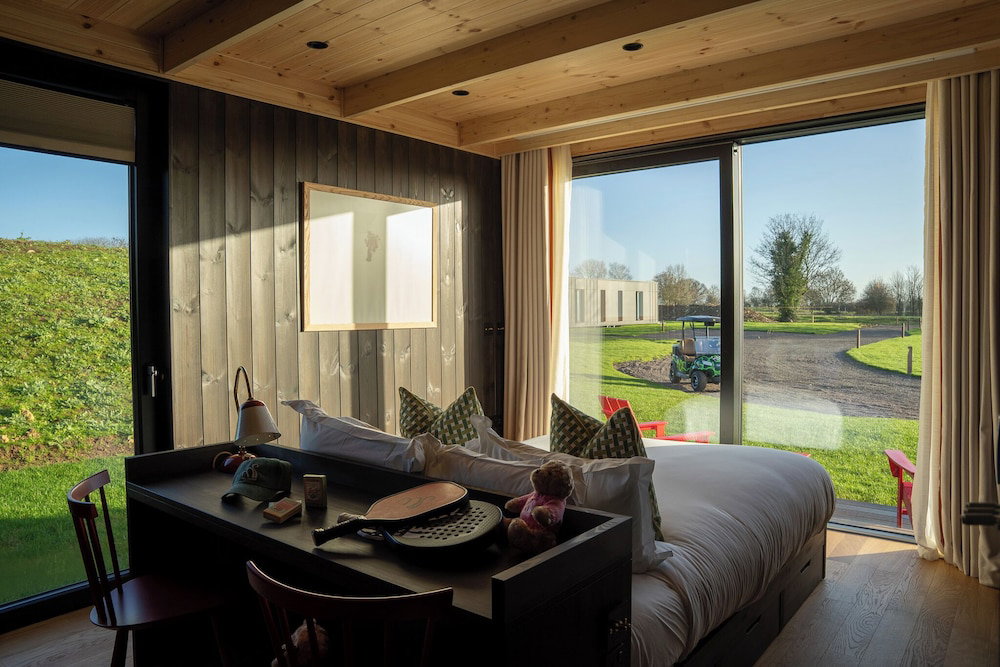 Hotel Mad Swans In The South Downs