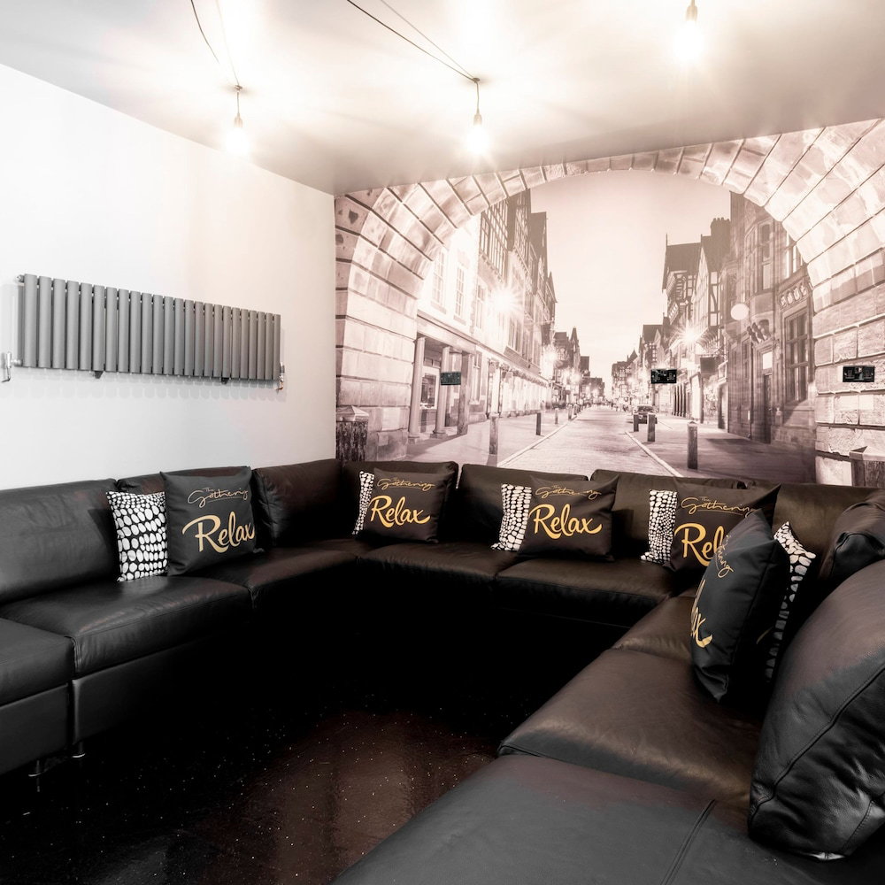 The Sailing Club - 6 Bedroom In Town Centre