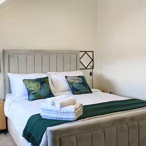 Hotel 3-Bed House, Sleeps 7 With Parking & Garden cazare Wishaw
