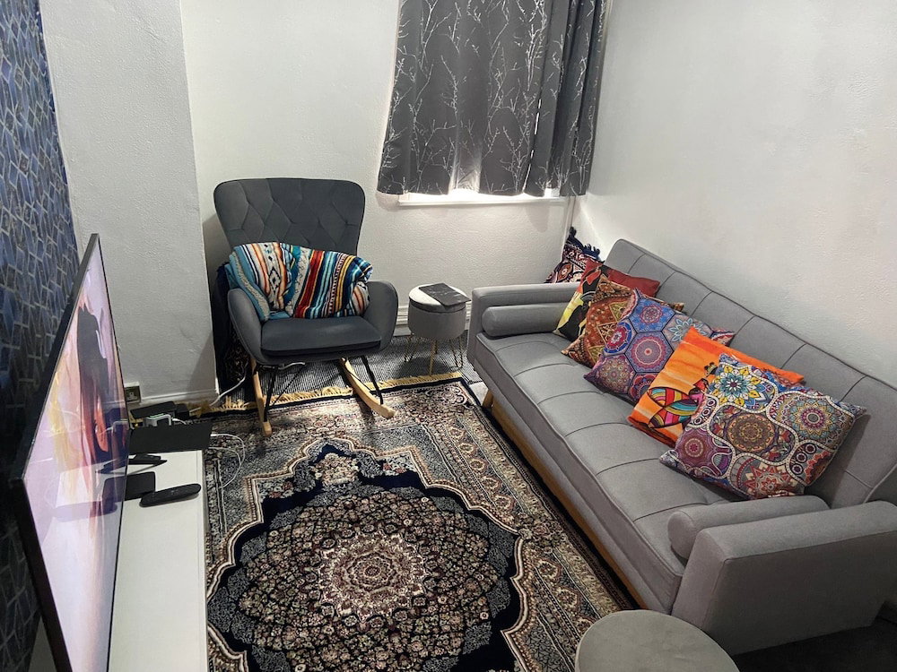 Hotel Humuplace Sleeps 4 With Garden