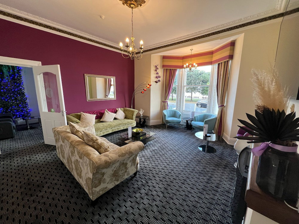 Lawton & Lauriston Court