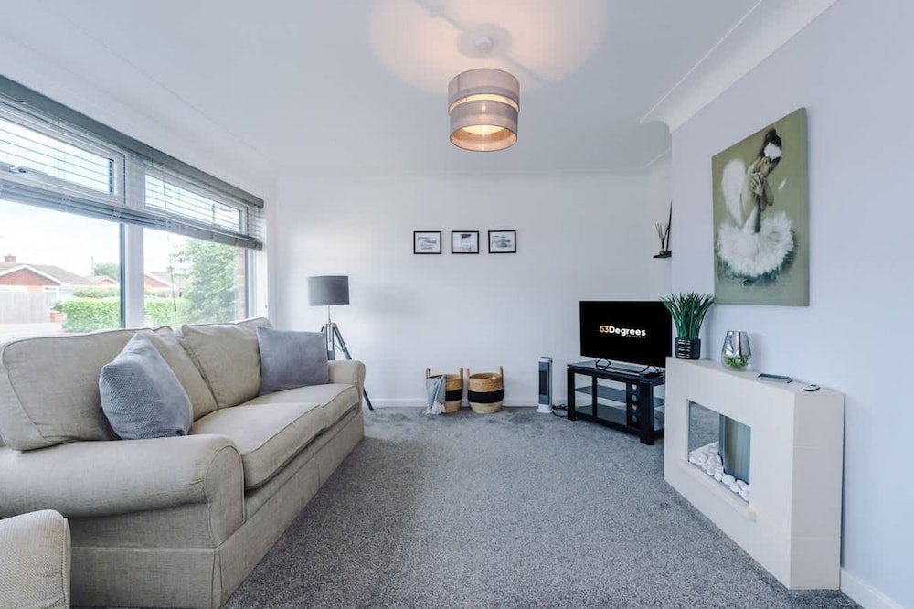 New Stunning Bungalow Ideal For Groups Parking