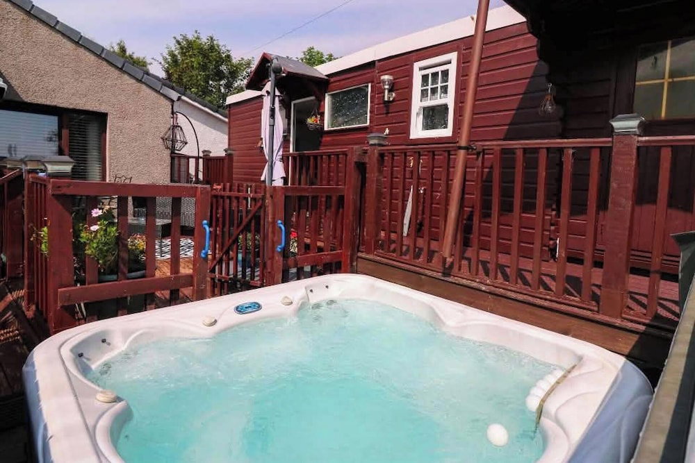 Hotel Cosy Cabin With Hot Tub & Sauna In East Wemyss