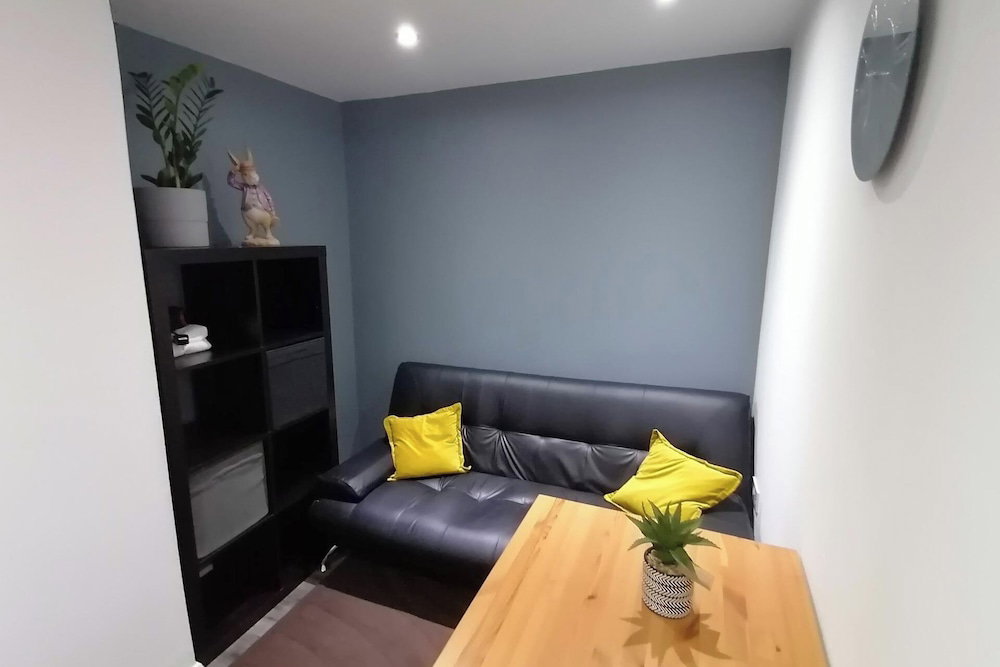 Hotel 1-Bed Apartment Near Coventry Hospital