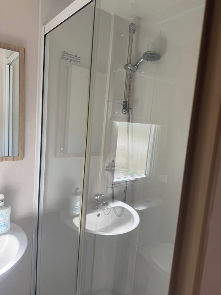 Hotel Cabin Sleeps 4 With Wifi