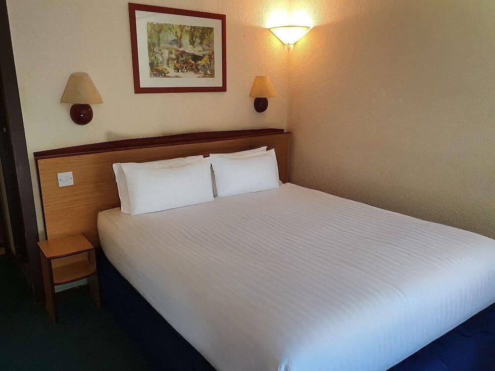 The Crossway Hotel, Coventry South, Part Of The Ag Collection