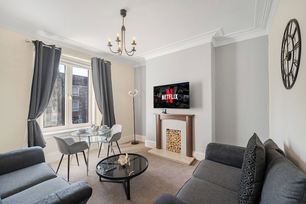 Hotel Central Aberdeen Flat Holburn St Workspace Parking