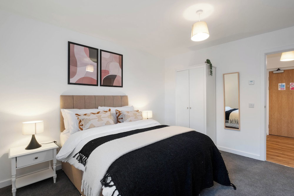 City Point Apartments By Guestz