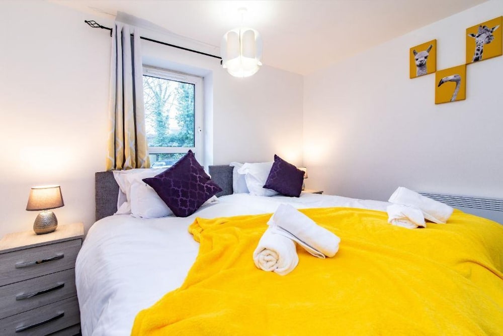 Hotel Apartment - Sleeps 2 - Parking - City Centre Close