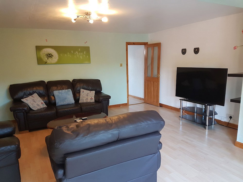 Hotel Holiday Home 3 Bed Rooms