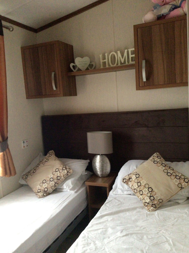 Haven Caravan Sleeps 6 Pet Friendly
