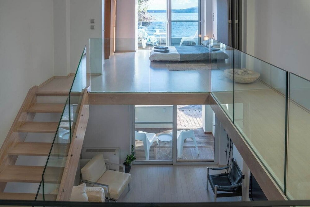 Hotel Luxury On The Water - Seaside Maisonette In Itea