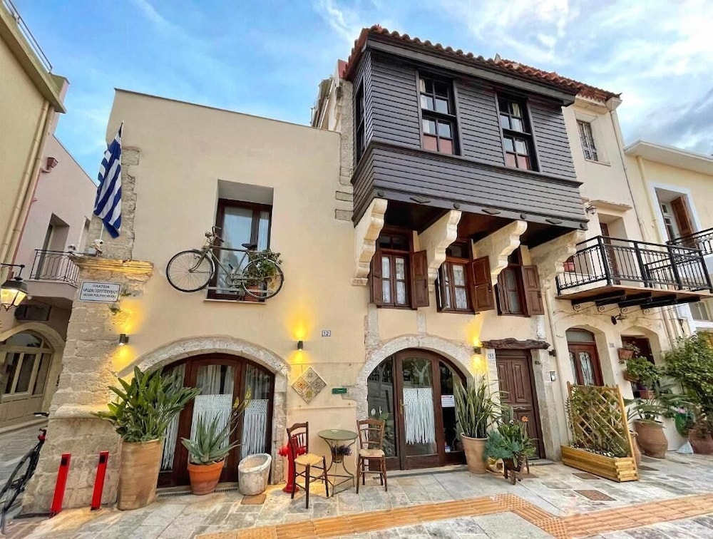 Four Seasons Of Bliss At Sohora Hotel