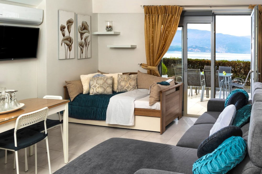 Placebo Apartment In Greece