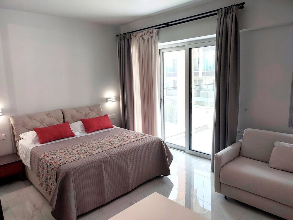Seaside Apartment Near The City Center