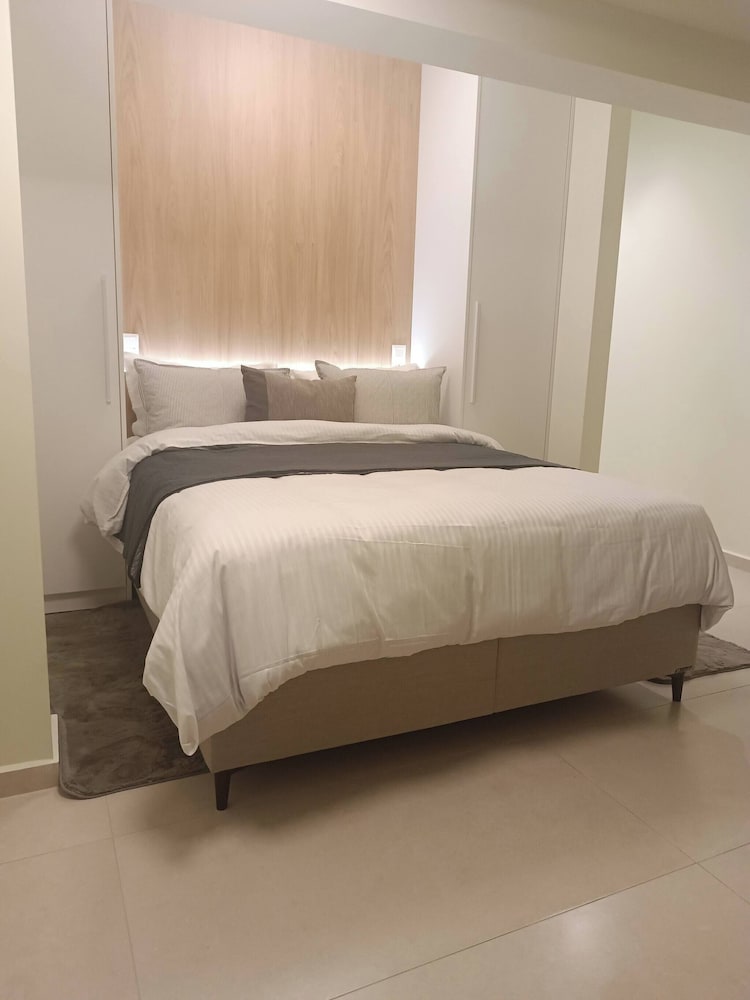 Cozy Apartment In Nea Ionia Greece With Modern Amenities