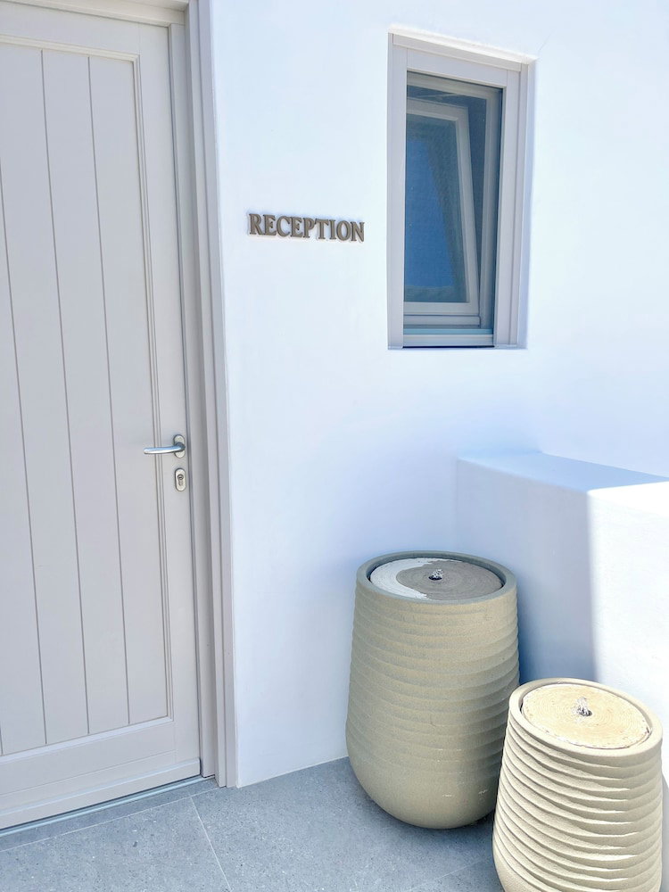 Mykonos Dot Suites