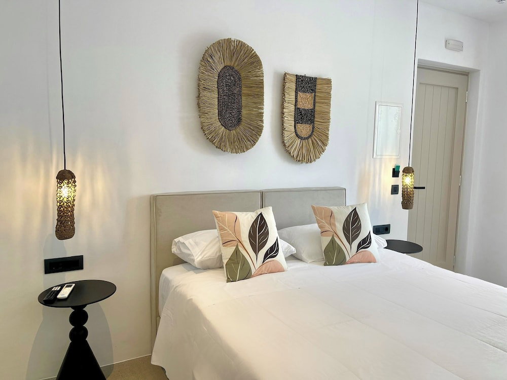 Mykonos Dot Suites