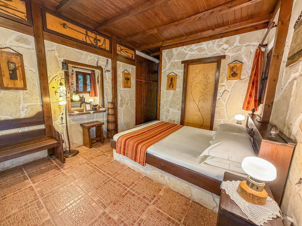 Stella's Traditional Inn