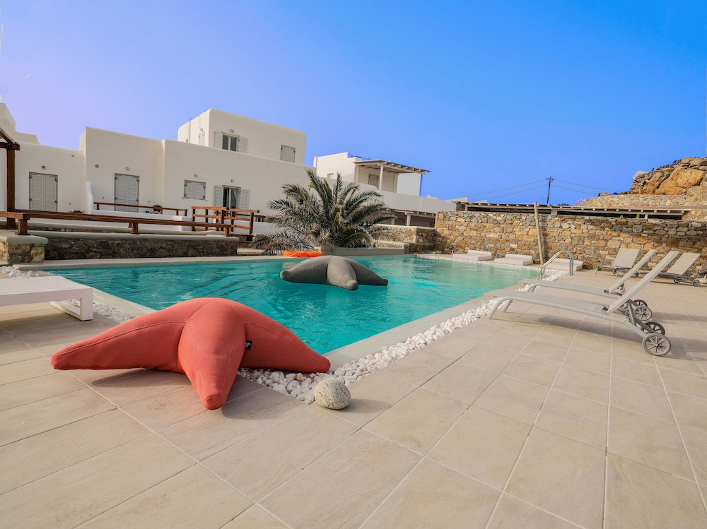 Lux Villa, 5 Master Br, Private Pool, Sunset View!