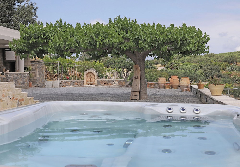 Hotel Amvikas Suites In Sitia