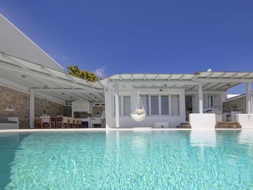 Villa In Mykonos With Sea View & Pool