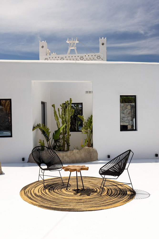 Mykonos Town Black Villa With Cave Heated Pool