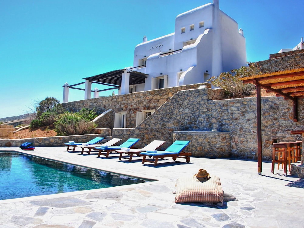 Villa In Mykonos Near Agios Sostis Beach
