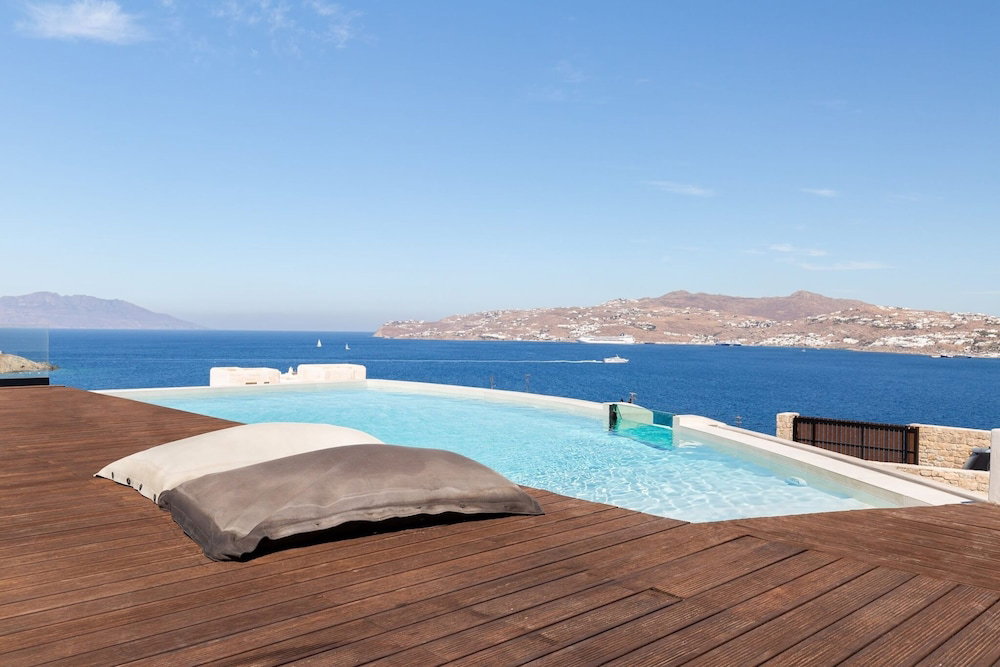 Martinez In Mykonos With 5 Bedrooms & 4 5 Bathrooms