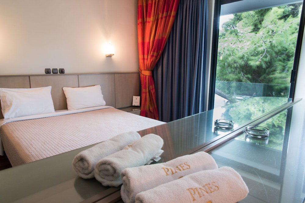 Hotel Pines Hotel