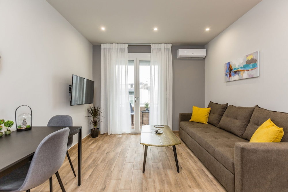 Raise Athens Metro Apartments