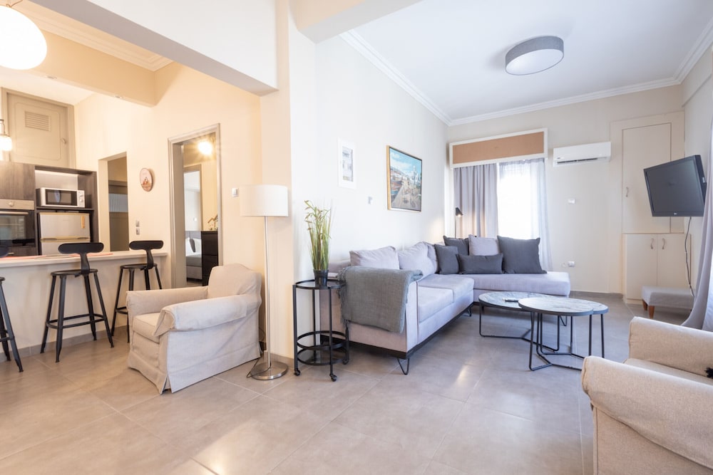 Hotel Kastella Waves Chic 2-Bedroom Getaway W Sea View