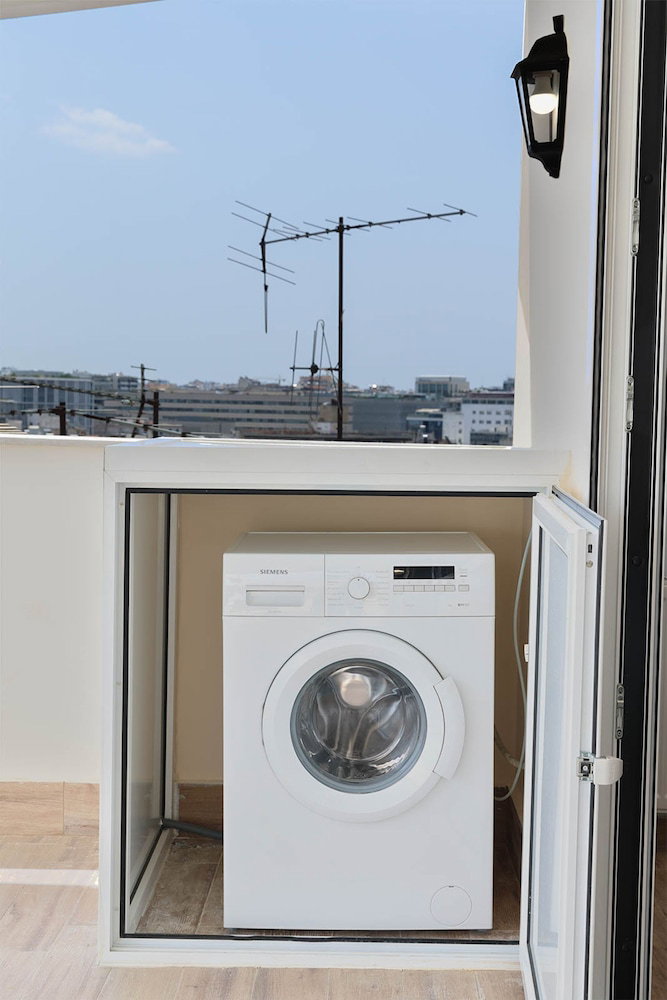 Hotel Liv - View And The City Studio In Athens