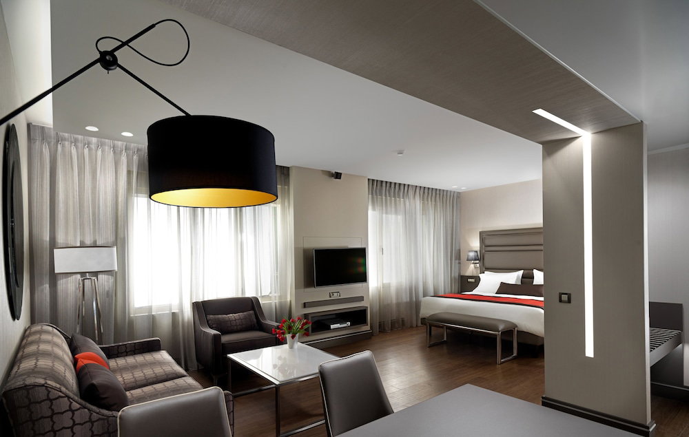 Hotel Holiday Suites