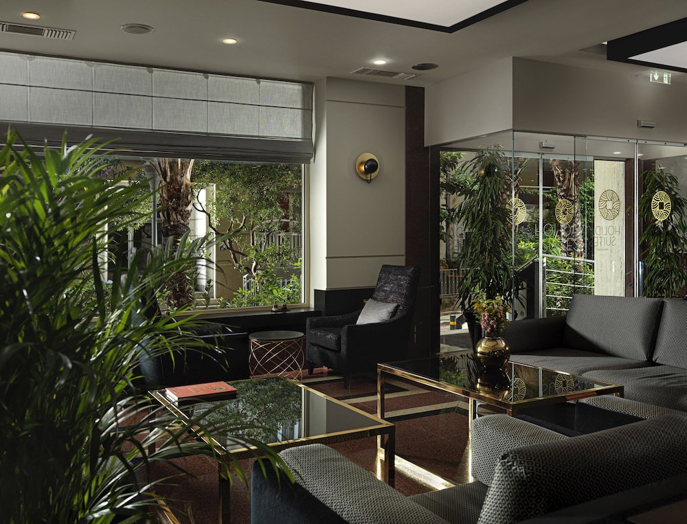 Holiday Suites