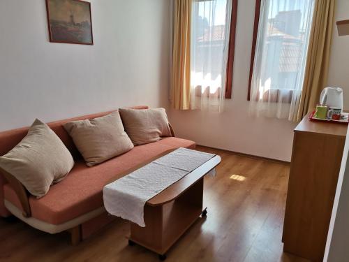 Guest Rooms Melsambria