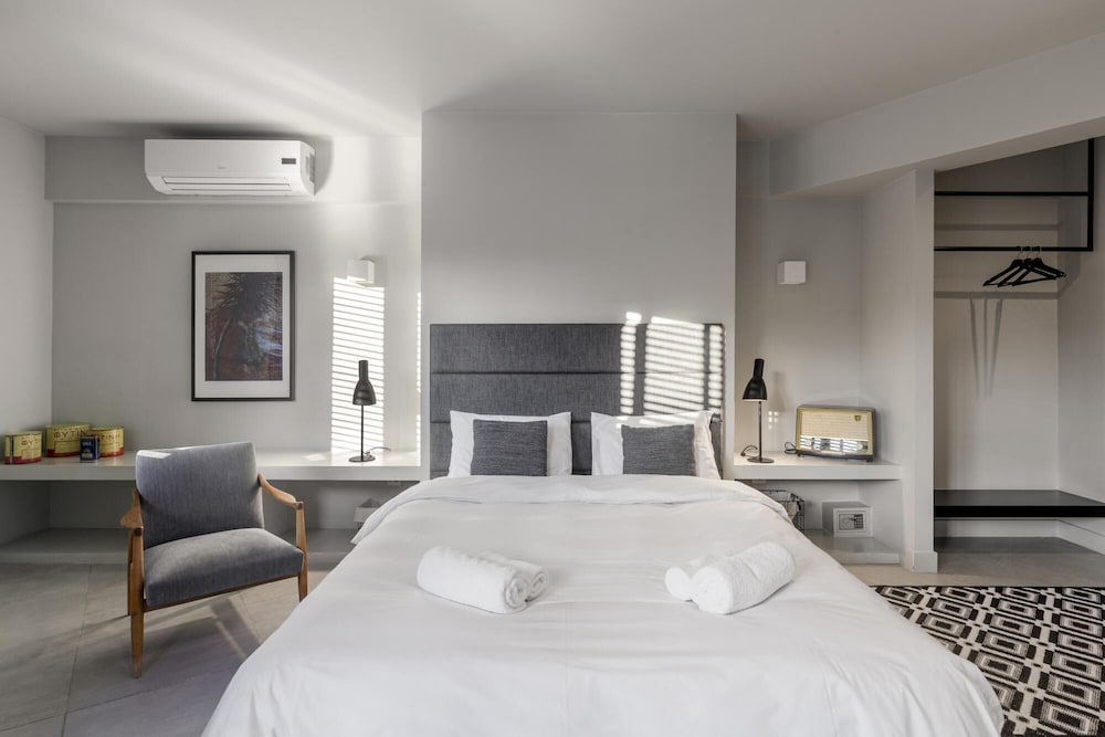 Fantastic Central Athens Suite With Rooftop Deck