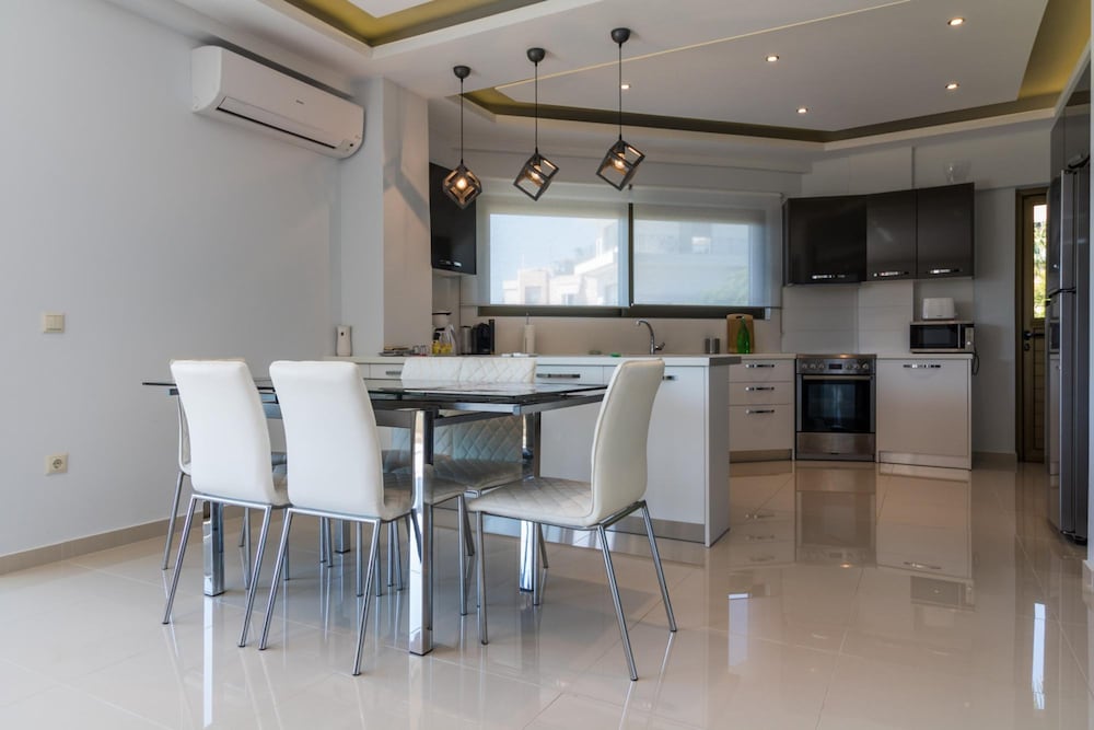Amazing 2 Bdrm Sea View Holiday Apt - Renovate 2026
