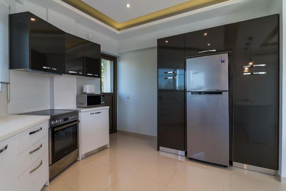 Amazing 2 Bdrm Sea View Holiday Apt - Renovate 2026