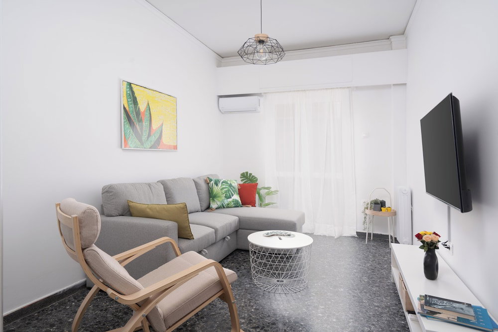 Hotel Cozy Apartment In Athens With Balcony, 5 Minutes To Metro