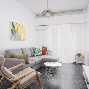 Hotel Cozy Apartment In Athens With Balcony, 5 Minutes To Metro cazare Dhafni