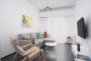 Hotel Cozy Apartment In Athens With Balcony, 5 Minutes To Metro cazare Dhafni