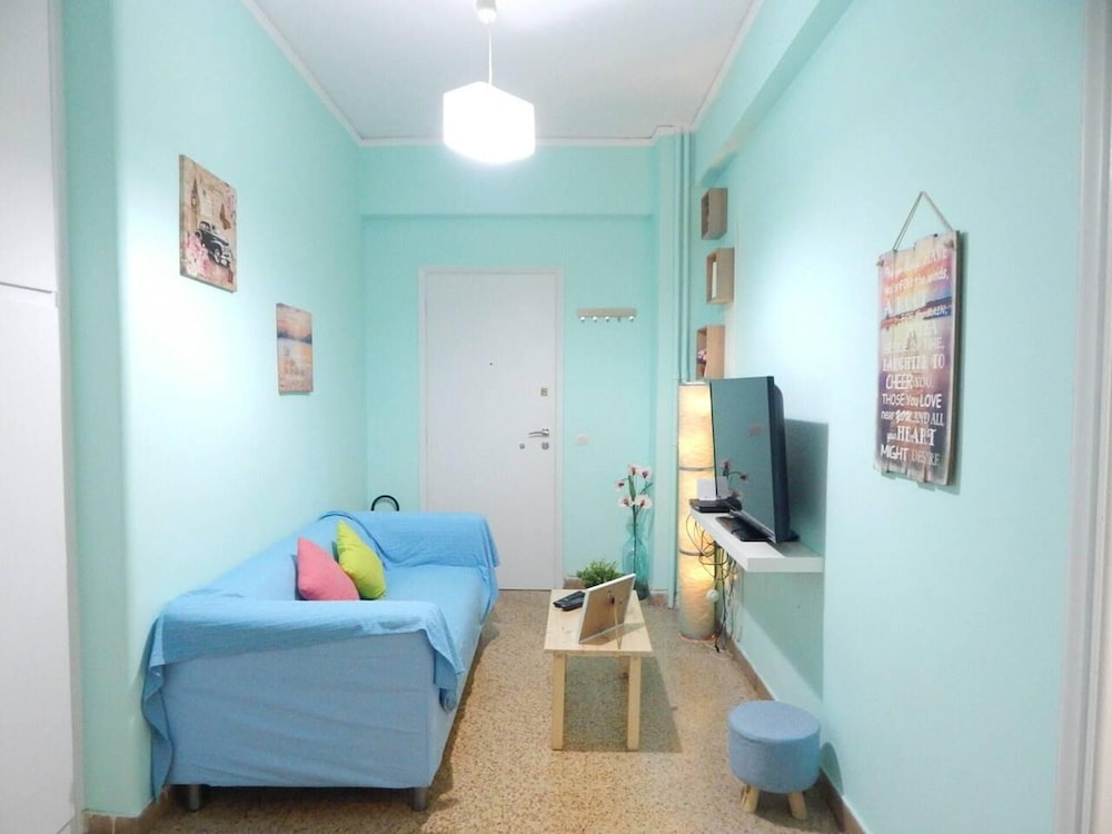 Hotel 2 Bed Flat - Sleeps 4 - Pets - Parking - Wifi