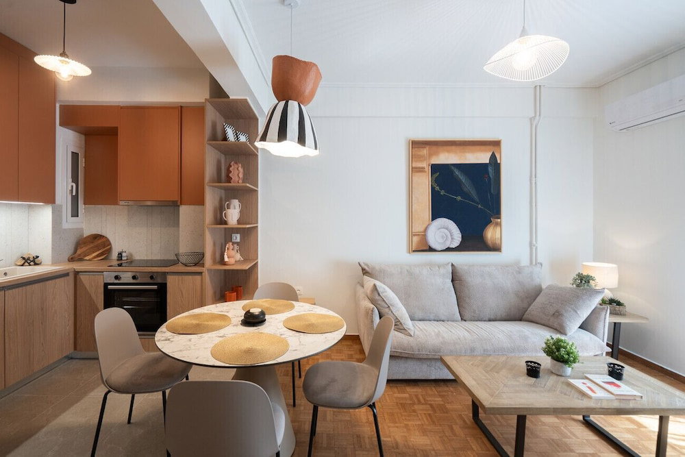 Liv Trendy Athenian Apartment In Pagrati